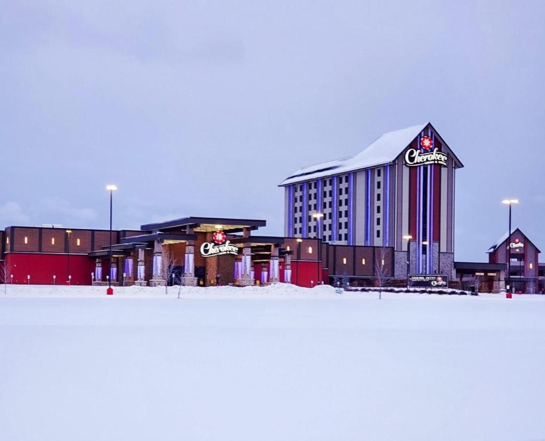 Cherokee Casino 2*
